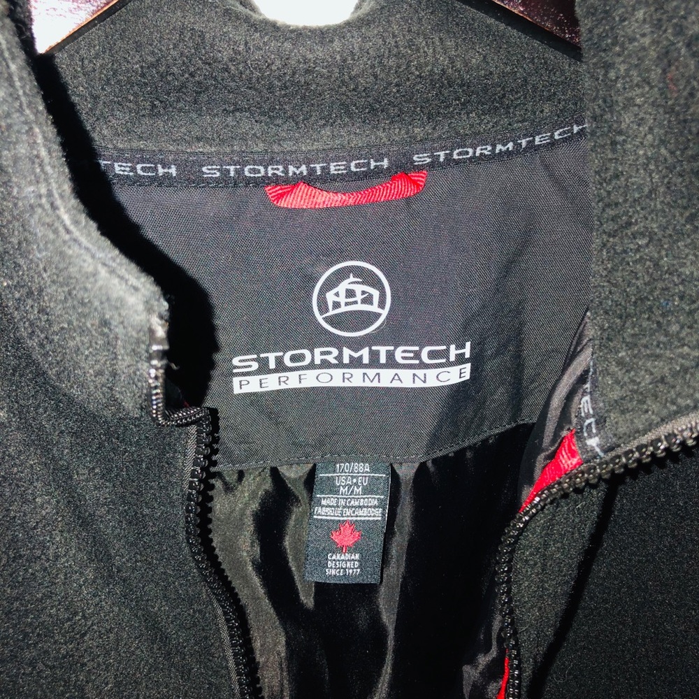 2 jackets in 1. Black color.